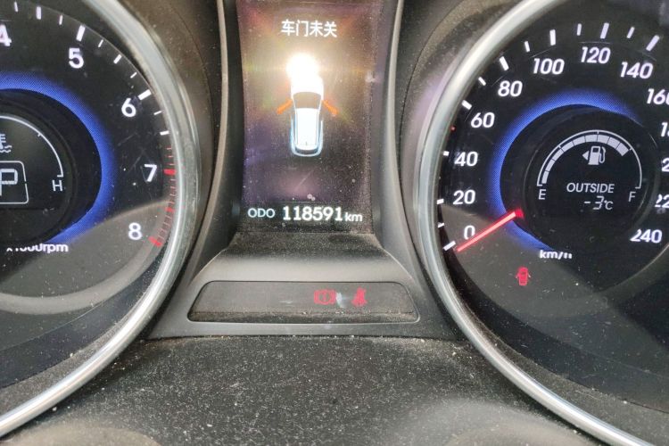 现代 胜达经典 2013款 3.0L 四驱舒适导航版 7座 欧IV中控内饰15