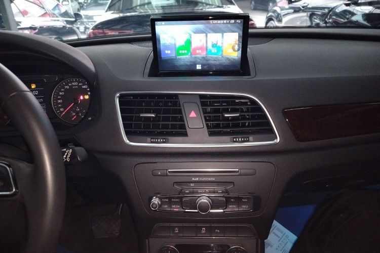 奥迪Q3 2018款 30周年年型 35 TFSI 时尚型局部细节16