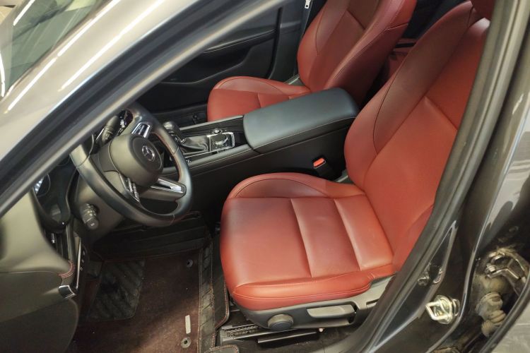 马自达3 昂克赛拉 2022款 2.0L 自动质雅黑曜版中控内饰19