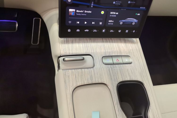 蔚来ET7 2023款 75kWh中控内饰18