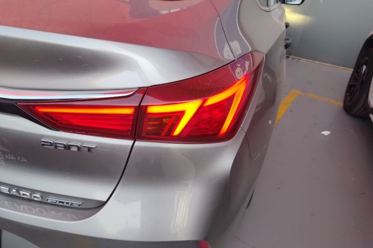 长安 逸动 2021款 PLUS 蓝鲸NE 1.4T GDI DCT尊贵型车身外观9