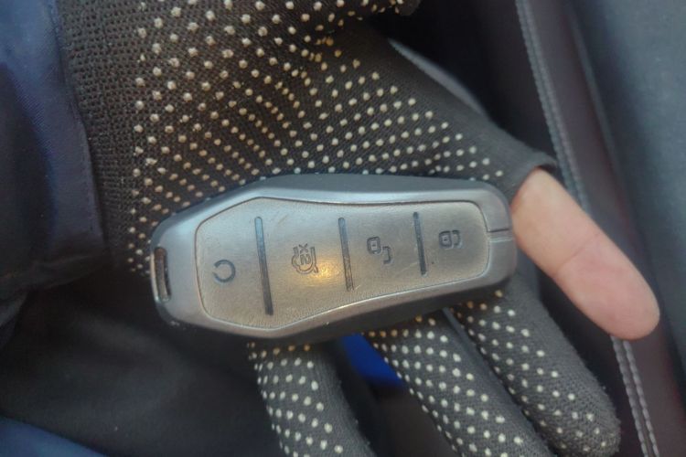 比亚迪 汉 2025款 DM-i 125KM精英型中控内饰11