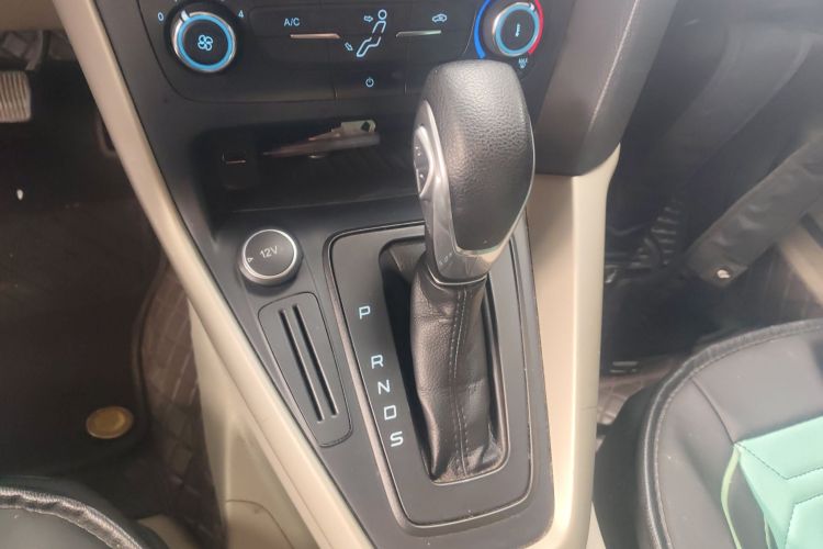 福特 福克斯 2017款 三厢 1.6L 自动舒适型智行版中控内饰18