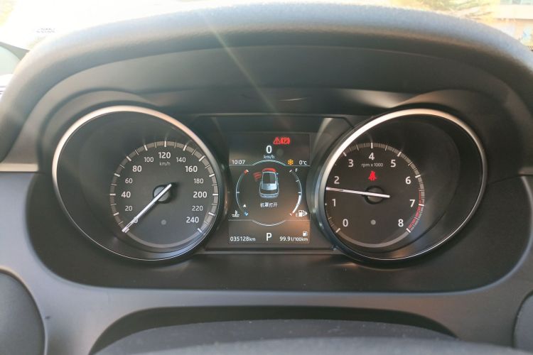 路虎 发现神行 2019款 240PS PURE版 国VI中控内饰14