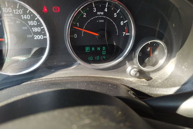 Jeep 牧马人 2012款 3.6L Sahara 两门版中控内饰15