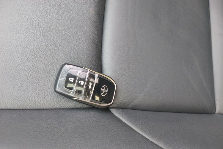 丰田 威兰达 2023款 2.0L CVT两驱豪华PLUS版中控内饰11