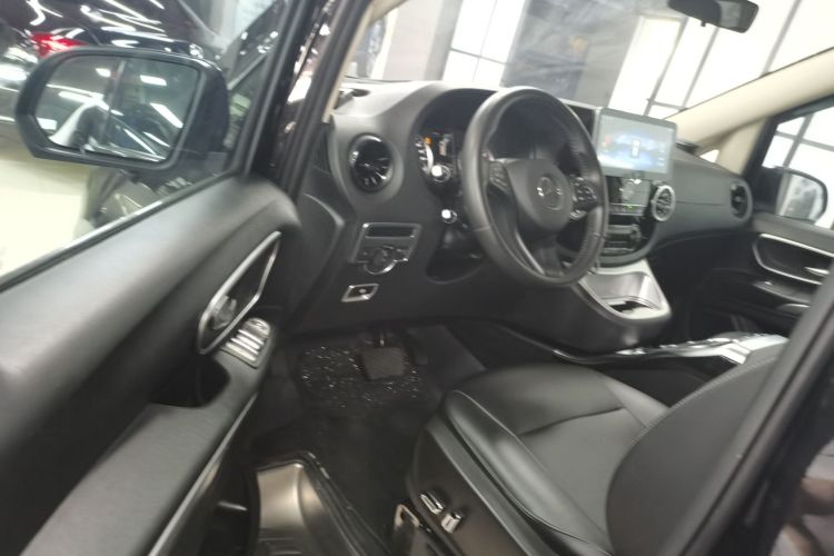 奔驰 威霆 2023款 2.0T 精英版 7座中控内饰20