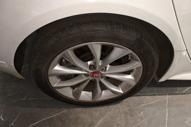 捷豹XF 2016款 XF 2.0T 两驱R-Sport运动版车身外观6008