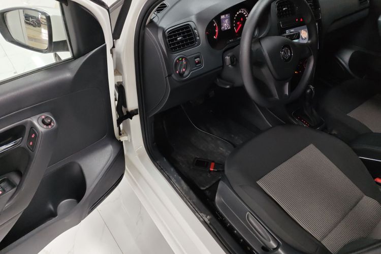 大众 Polo 2016款 1.4L 自动风尚型中控内饰20