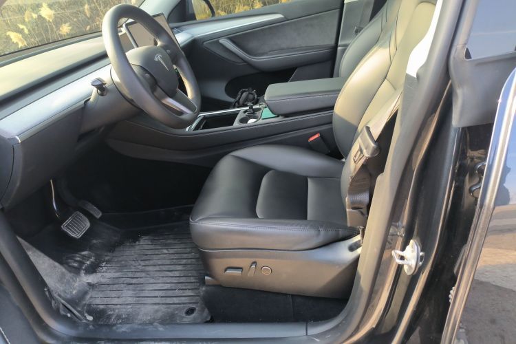 特斯拉 Model Y 2024款 后轮驱动版中控内饰19