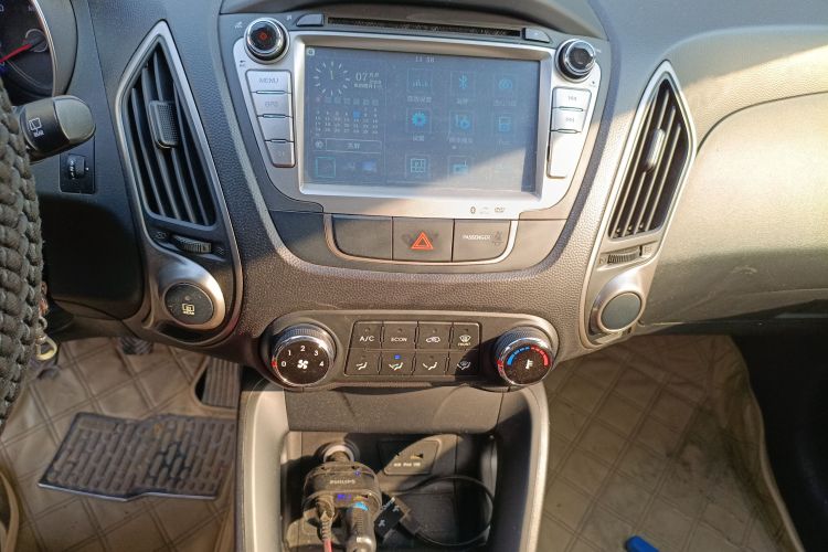 北京现代ix35 2013款 2.0L 手动两驱舒适型GL 国IV中控内饰16