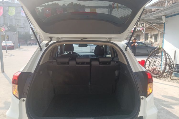 本田 缤智 2020款 1.5L CVT豪华版机舱底盘23