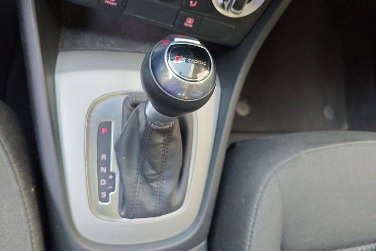 奥迪Q3 2015款 35 TFSI 百万纪念智领型局部细节18