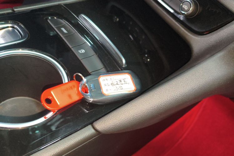 别克 君威 2024款 25T 超享版中控内饰11