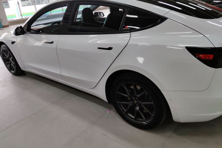 特斯拉 Model 3 2022款 后轮驱动版车身外观4