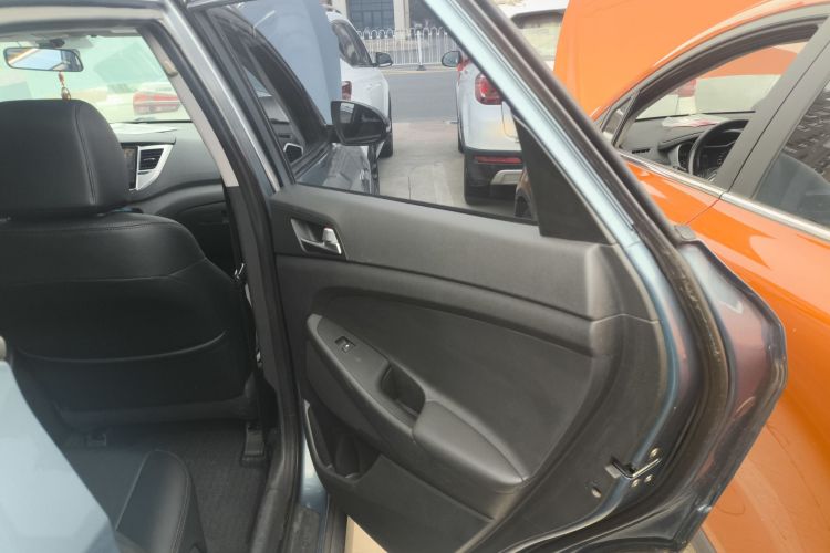 现代 途胜 2015款 1.6T 双离合两驱舒适型中控内饰7006