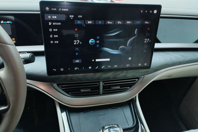 腾势D9 2022款 DM-i 1040 尊贵型中控内饰16