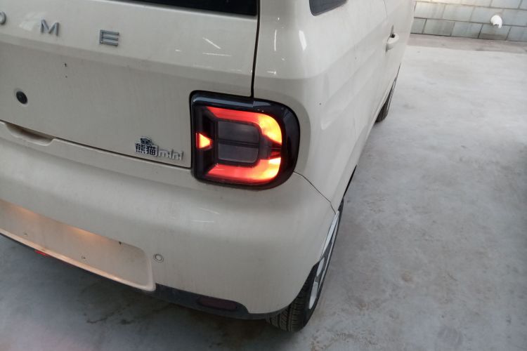 吉利银河 熊猫 2025款 210km 元气熊车身外观9