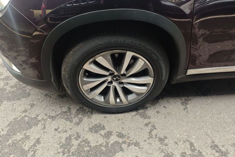 DS 6 2016款 1.6T 豪华版THP160车身外观6007