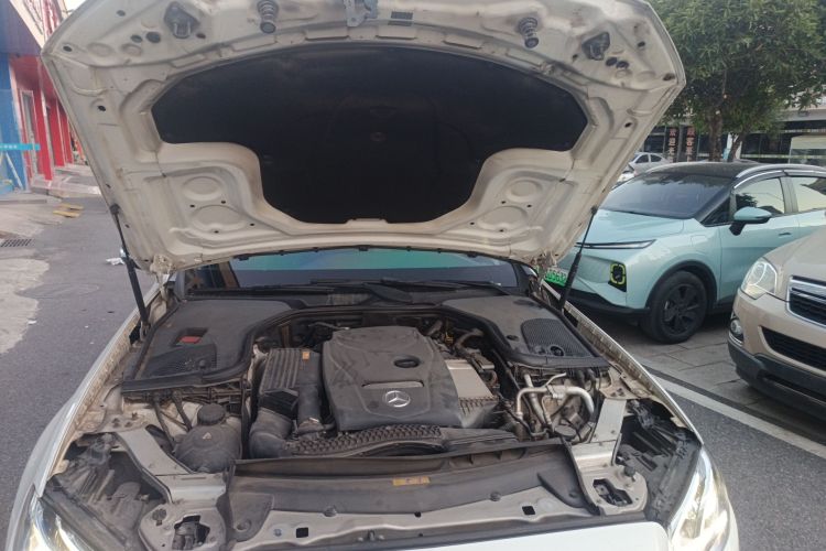 奔驰E级 2017款 E 200 运动型 4MATIC机舱底盘24