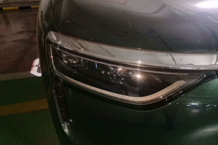 鸿蒙智行 问界M8 2025款 增程 Max版 37kWh 5座版车身外观8