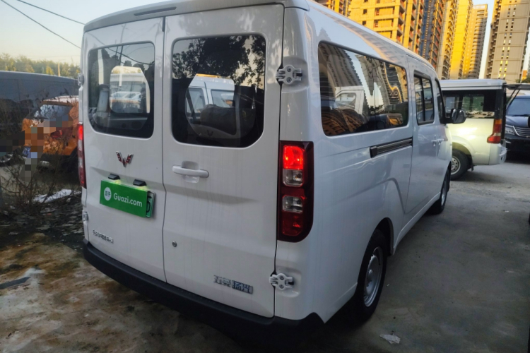 五菱汽车 五菱扬光 2024款 300KM 舒适型客车版 75kW车身外观6005