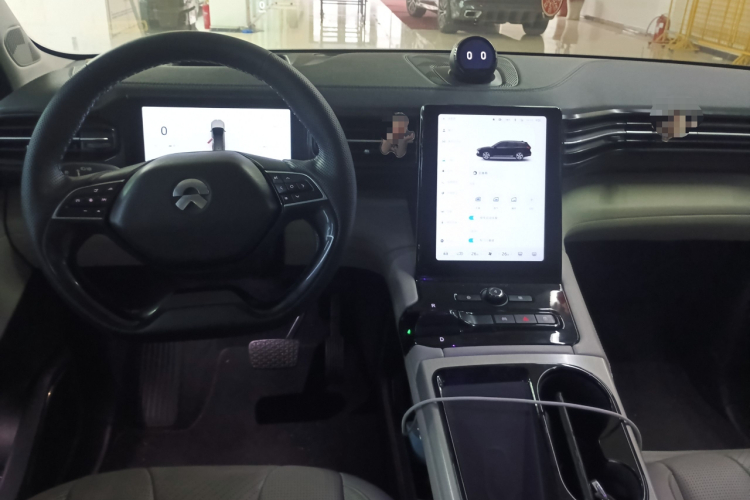 蔚来ES8 2018款 355KM 基准版 七座版中控内饰12