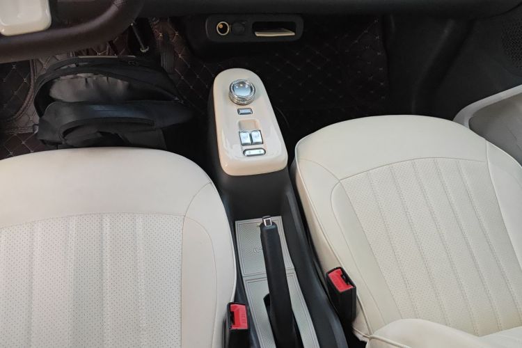 长安启源 长安Lumin 2023款 301km 蜜沁款中控内饰18