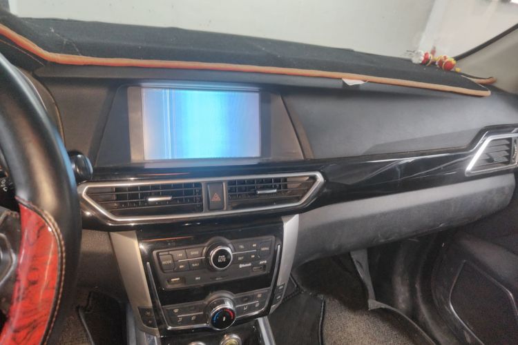 众泰 大迈X5 2017款 升级版 1.5T 手动豪华7座型中控内饰16