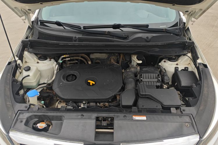 起亚 智跑 2016款 2.0L 自动两驱版GL机舱底盘24