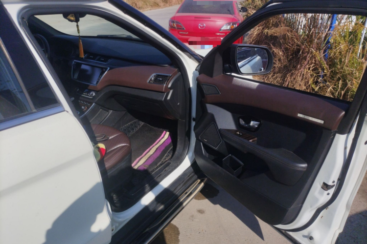 陆风X7 2015款 2.0T 全景尊贵版局部细节9005