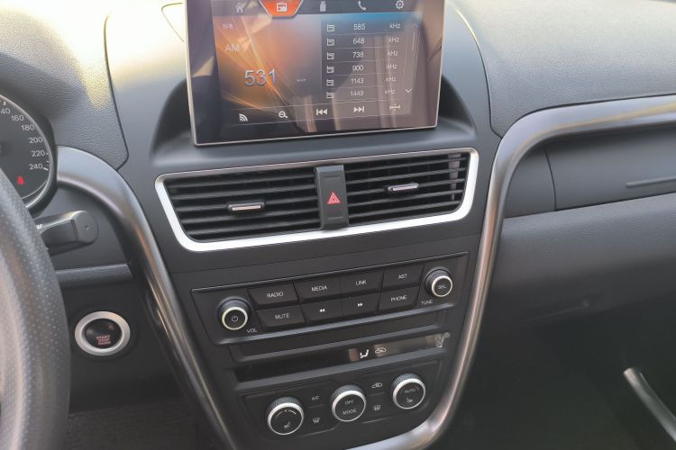 奔腾X80 2017款 1.8T 自动豪华型中控内饰16