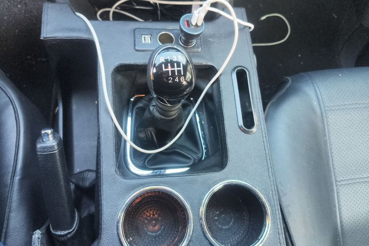 东风风行 菱智 2024款 M5L 1.5T 手动基本型 7座中控内饰18