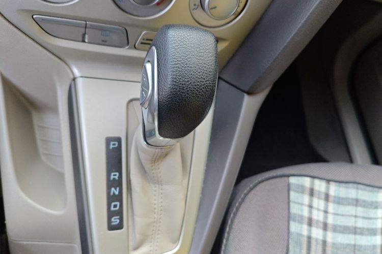 福特 福克斯 2012款 三厢 1.6L 自动舒适型中控内饰18