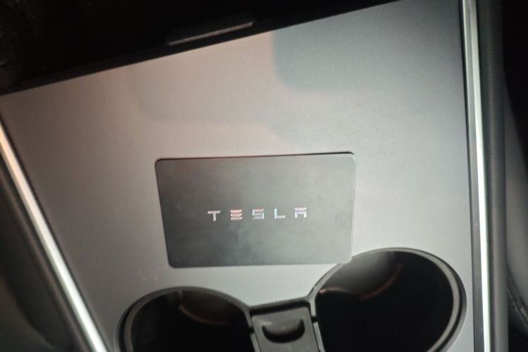 特斯拉 Model Y 2021款 长续航全轮驱动版 3D7中控内饰11