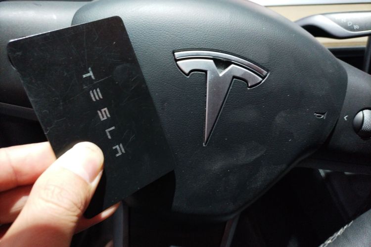 特斯拉 Model Y 2022款 改款 长续航全轮驱动版中控内饰7001