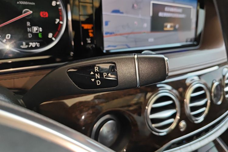 奔驰S级 2017款 S 320 L 商务型中控内饰18