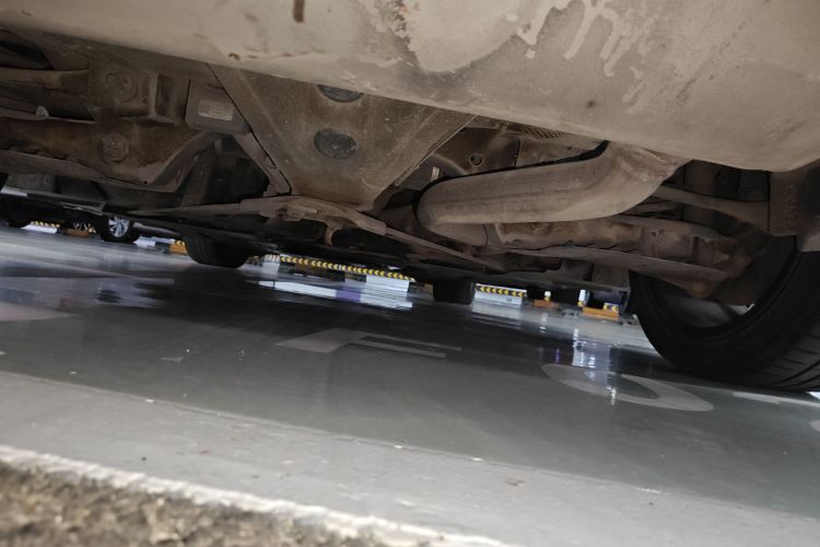 宝马2系(进口) 2018款 220i 敞篷轿跑车 运动设计套装局部细节9009