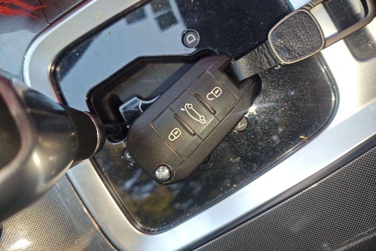 标致3008 2016款 1.6THP 自动经典版中控内饰11