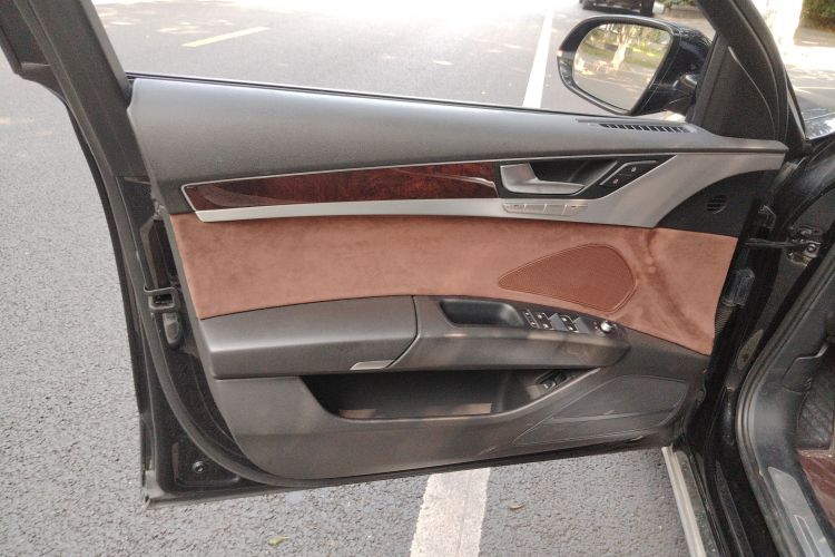 奥迪A8 2013款 A8L 30 FSI 舒适型中控内饰47