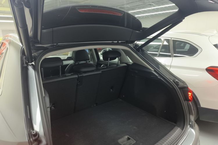 奥迪Q3 2019款 35 TFSI 进取动感型机舱底盘23