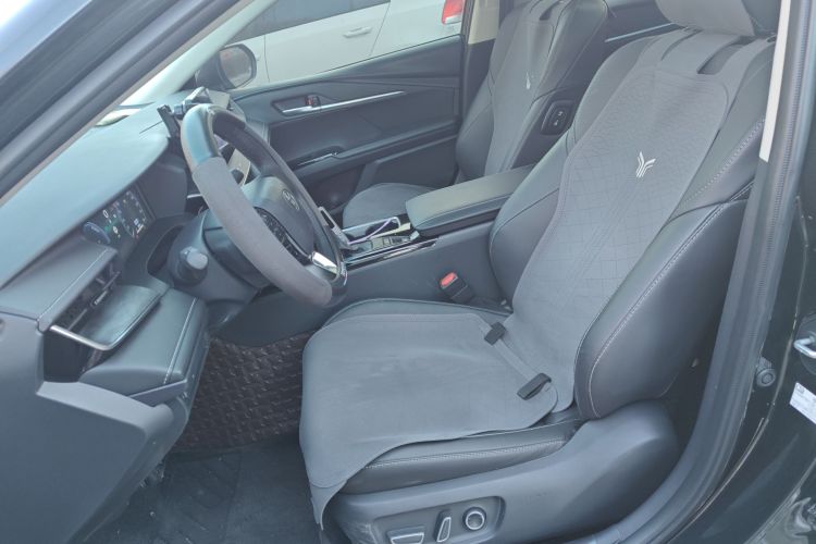 丰田 凯美瑞 2024款  双擎 2.0HG 尊贵版中控内饰19