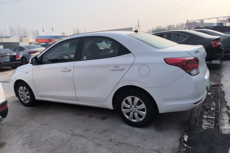 现代 瑞纳 2020款 1.4L 手动GL焕新版车身外观4