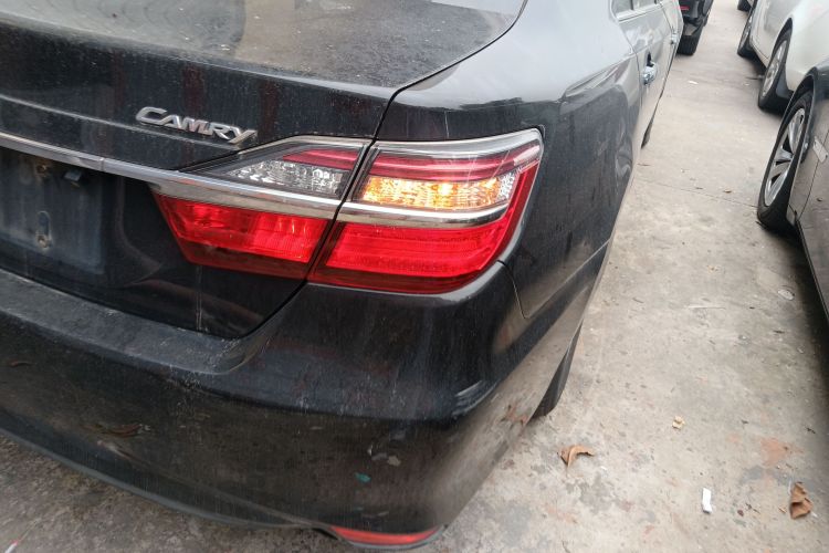 丰田 凯美瑞 2016款 2.0E 十周年纪念精英版车身外观9