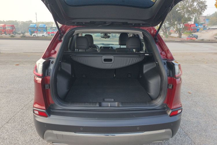 Jeep 自由光 2020款 2.0T 两驱领先版机舱底盘23