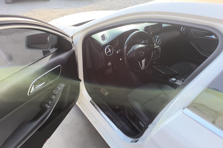 奔驰A级(进口) 2015款 A 180中控内饰20