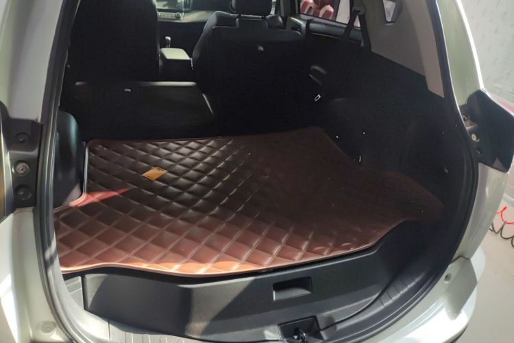 丰田 RAV4荣放 2018款 2.5L 自动四驱精英i版机舱底盘23