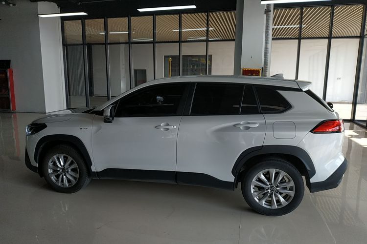 丰田 卡罗拉锐放 2024款 2.0L 智能电混双擎 先锋版车身外观4