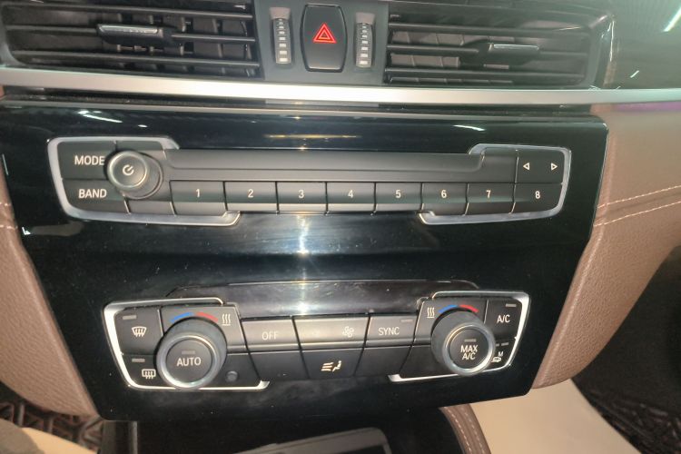 宝马X1 2020款 xDrive25Li 尊享型中控内饰16