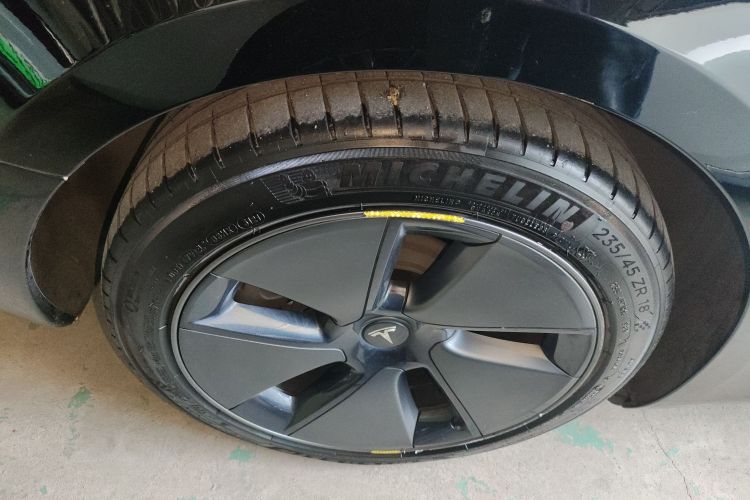 特斯拉 Model 3 2021款 标准续航后驱升级版 3D6车身外观6008